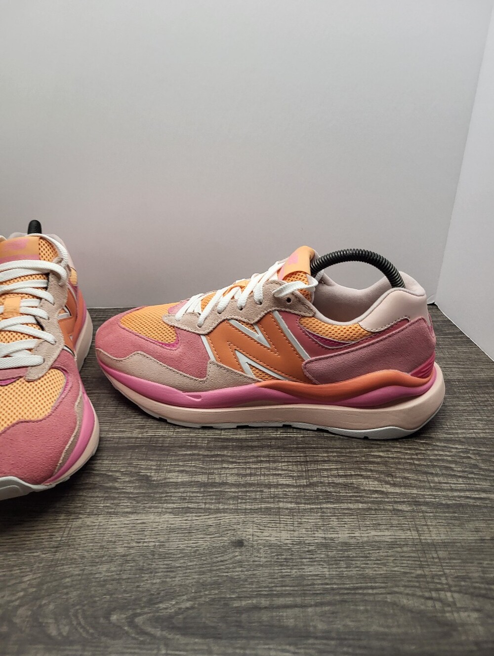 New Balance 57/40 Valentine's Day Pink Sneakers Women's Shoes Size 9.5 W5740VDA - Picture 2 of 10